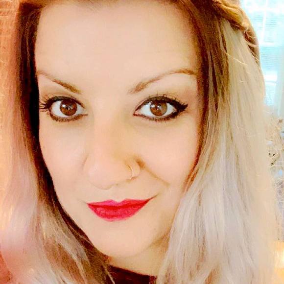 Meet your Posher, Ashley - Picture 1 of 1